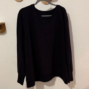 tek gear Black Crewneck Sweatshirt with Subtle Neckline Detail